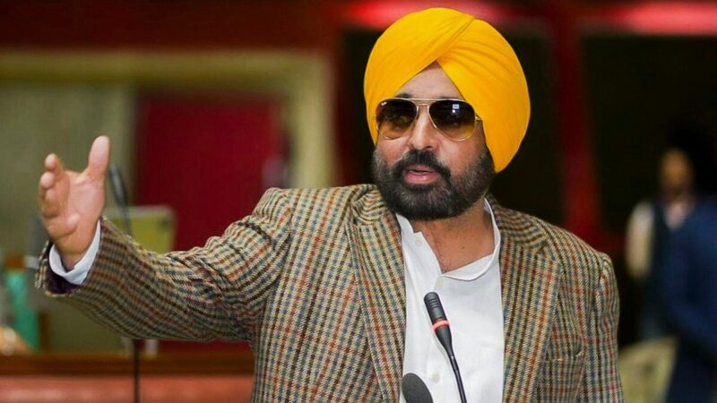 स्पोर्ट्स हब के उद्घाटन से पहले केजरीवाल व सीएम मान ने किया रग्बी बॉल्स शिपमेंट को रवाना