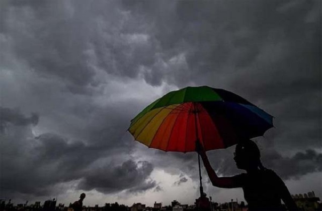 अगले 3 दिन भारी बारिश का अलर्ट जारी; हवा में नमी की मात्रा बढ़ी, उमस से लोग परेशान