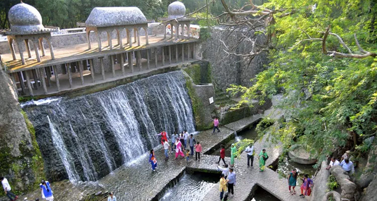 लापरवाही का पता चलते ही निगम ने ली रोज गार्डन के बदहाल म्यूजियम को चमकाया